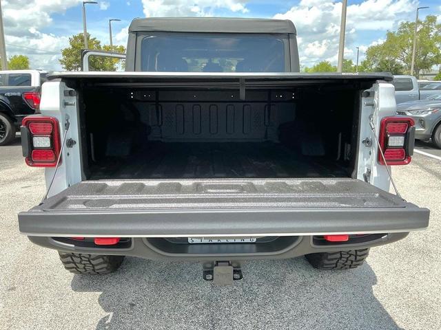 Photo of 2022 Bright White Clearcoat Jeep Gladiator