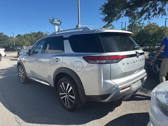 Photo of 2022 Brilliant Silver Metallic Nissan Pathfinder