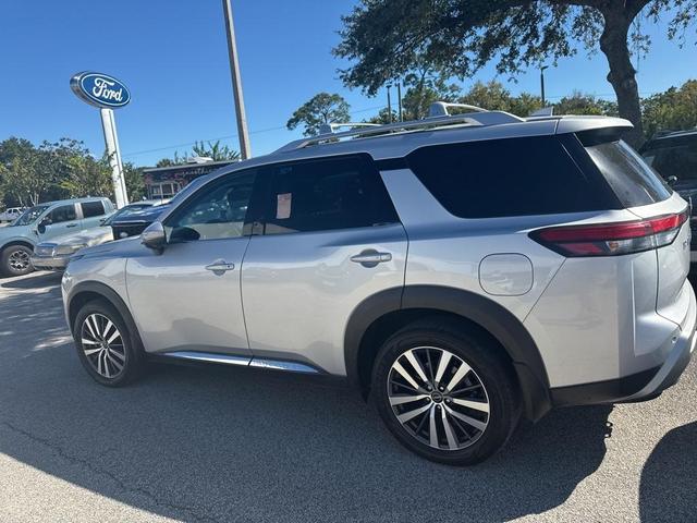 Photo of 2022 Brilliant Silver Metallic Nissan Pathfinder