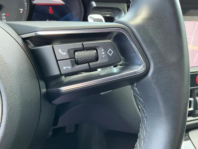 Photo of 2022 Carrara White Metallic Porsche Macan