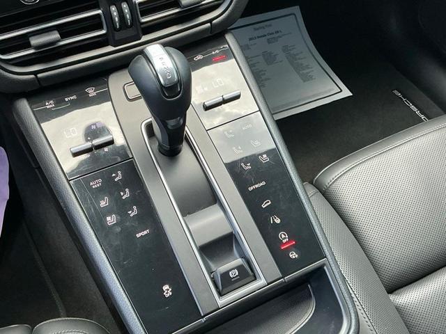 Photo of 2022 Carrara White Metallic Porsche Macan
