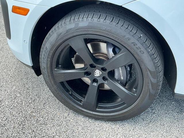 Photo of 2022 Carrara White Metallic Porsche Macan