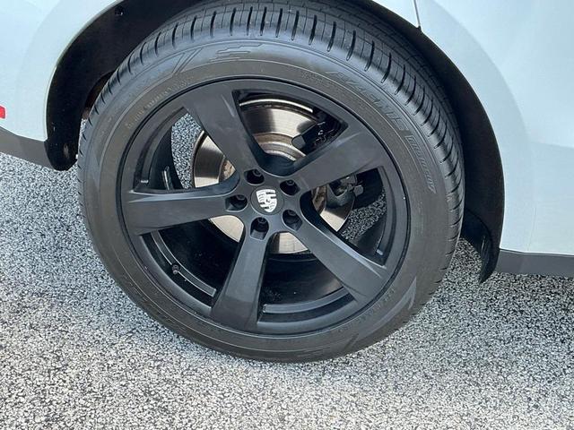 Photo of 2022 Carrara White Metallic Porsche Macan