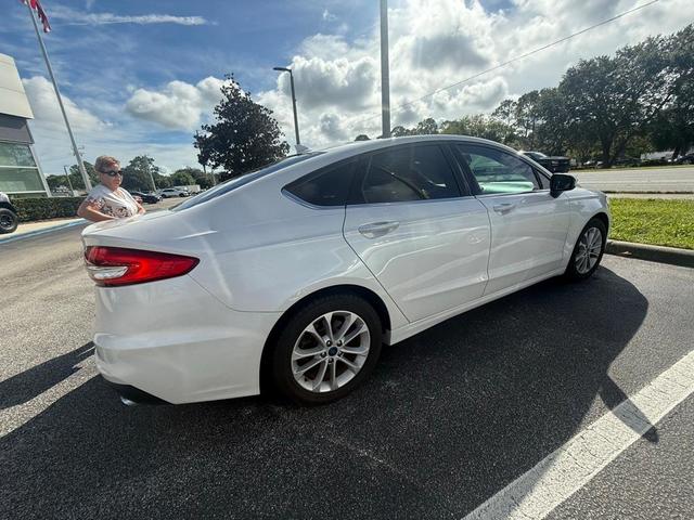 Photo of 2020 White Platinum Ford Fusion