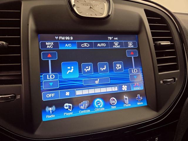 Photo of 2014 Pearl Chrysler 300