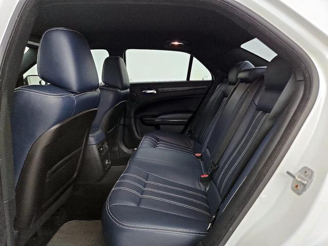 Photo of 2014 Pearl Chrysler 300