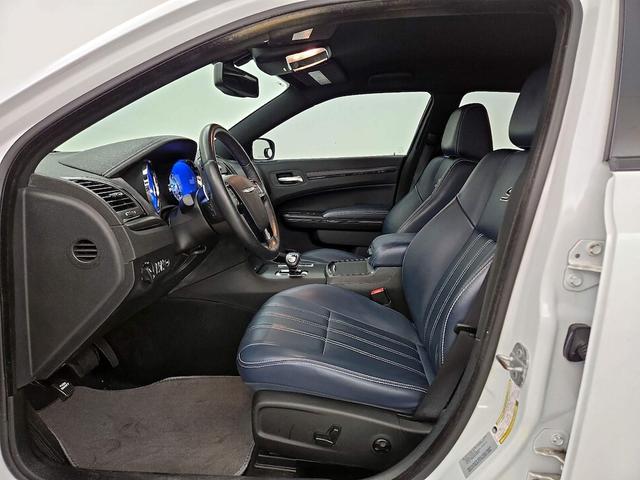 Photo of 2014 Pearl Chrysler 300