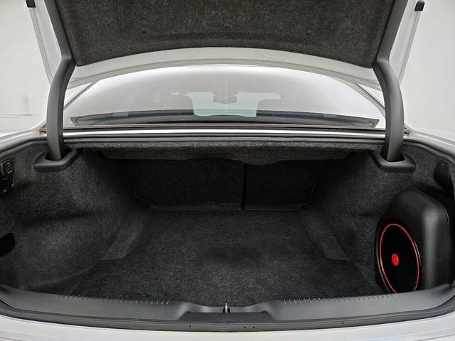Photo of 2014 Pearl Chrysler 300