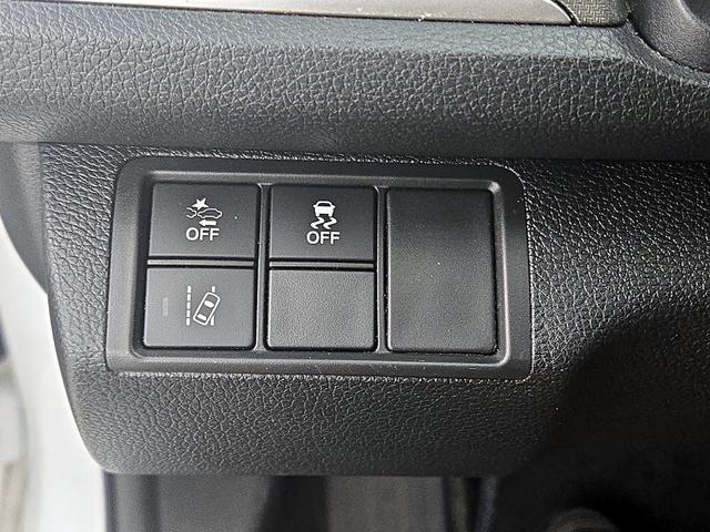 Photo of 2019 White Honda Civic