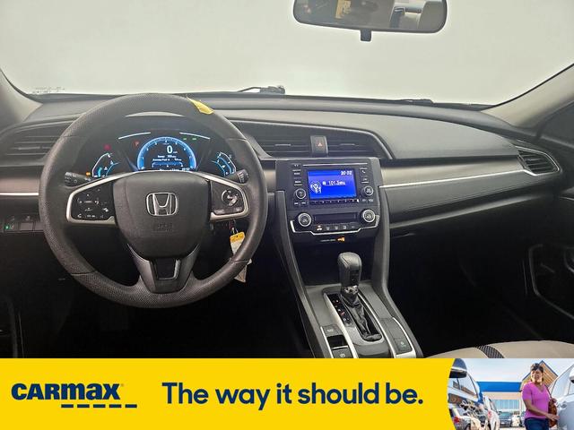 Photo of 2019 White Honda Civic
