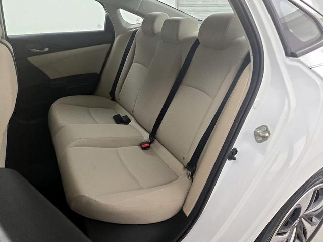 Photo of 2019 White Honda Civic
