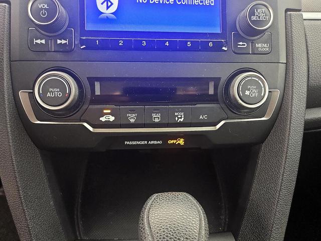 Photo of 2019 White Honda Civic