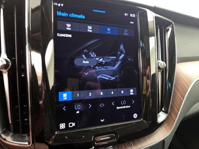Photo of 2022 Black Volvo XC60