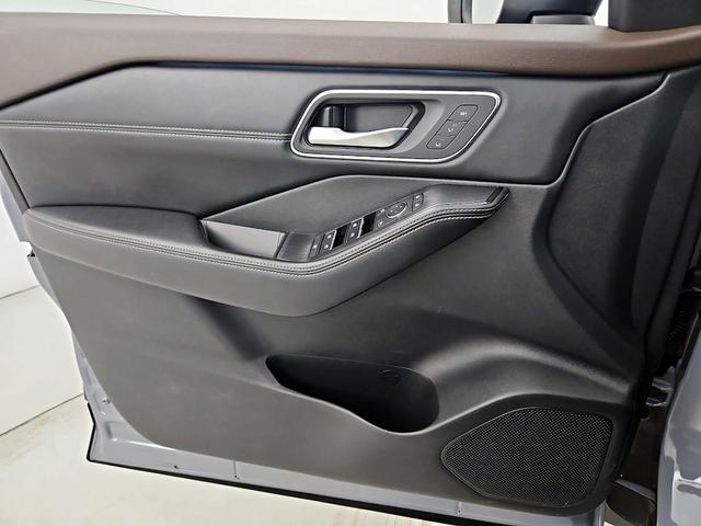 Photo of 2021 Blue Nissan Rogue