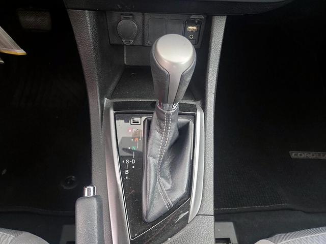 Photo of 2016 White Toyota Corolla