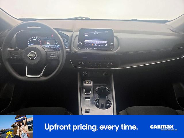 Photo of 2023 White Nissan Rogue