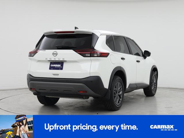 Photo of 2023 White Nissan Rogue