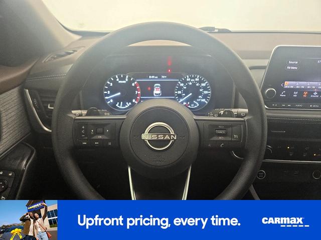 Photo of 2023 White Nissan Rogue