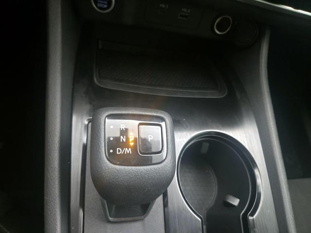 Photo of 2023 White Nissan Rogue