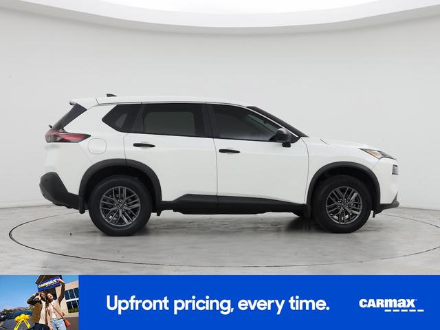 Photo of 2023 White Nissan Rogue