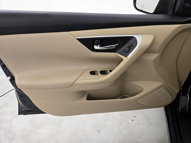 Photo of 2017 Gray Nissan Altima