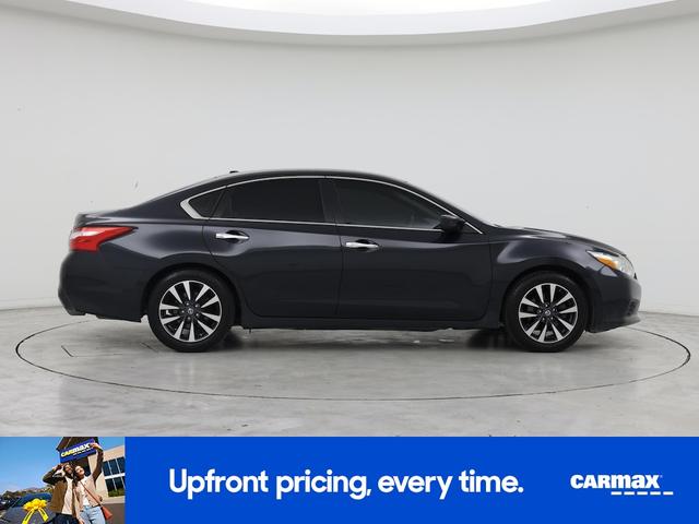 Photo of 2017 Gray Nissan Altima