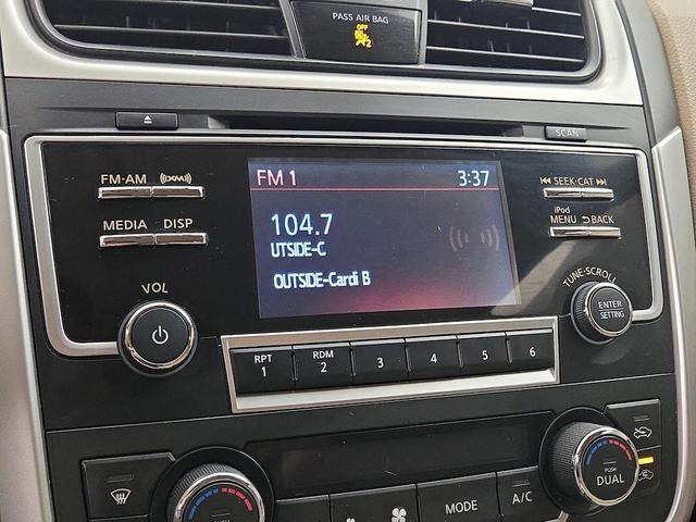 Photo of 2017 Gray Nissan Altima