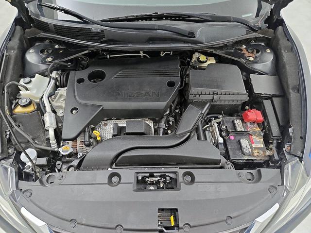 Photo of 2017 Gray Nissan Altima