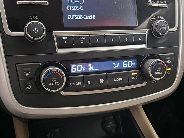 Photo of 2017 Gray Nissan Altima