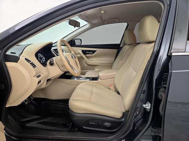 Photo of 2017 Gray Nissan Altima