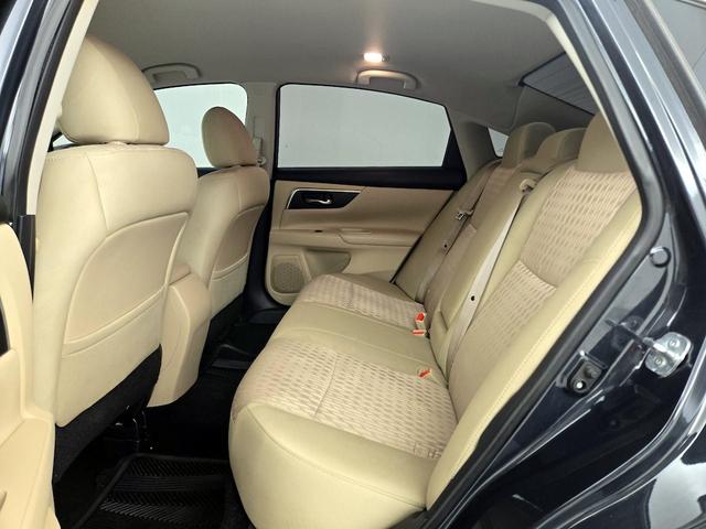 Photo of 2017 Gray Nissan Altima