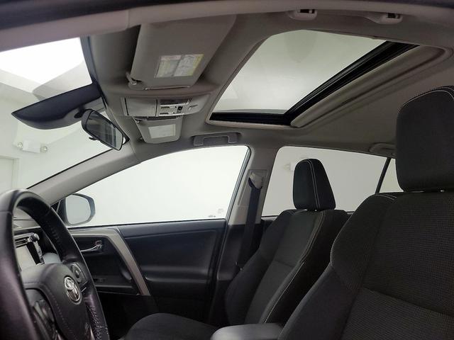 Photo of 2018 Silver Toyota RAV4