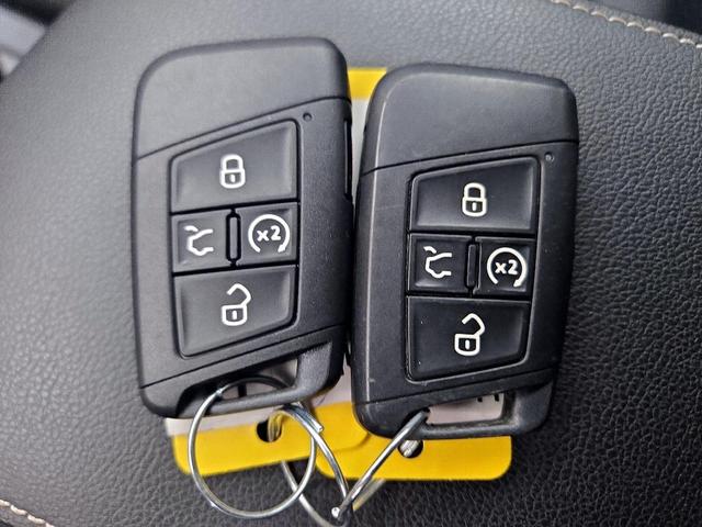 Photo of 2022 Gray Volkswagen Tiguan