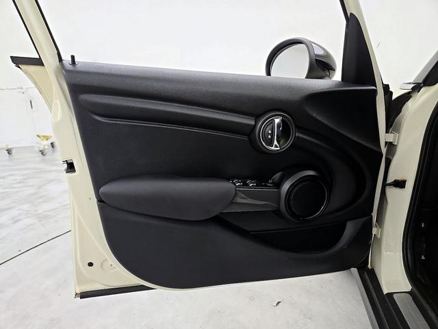 Photo of 2018 White MINI Hardtop
