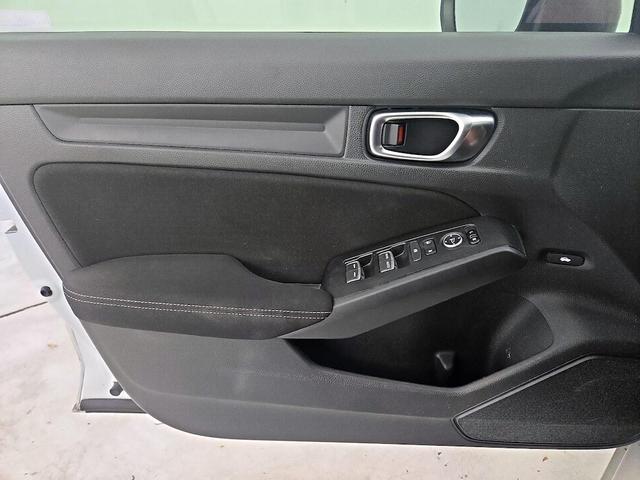 Photo of 2022 White Honda Civic