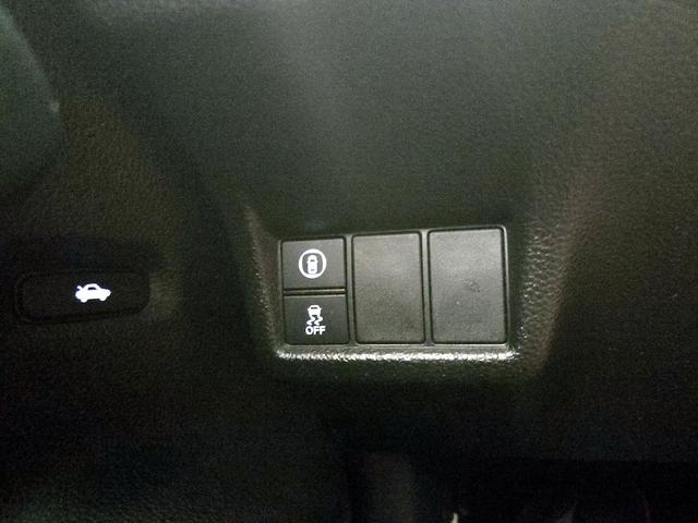 Photo of 2022 White Honda Civic