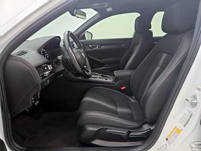 Photo of 2022 White Honda Civic
