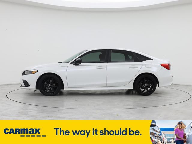 Photo of 2022 White Honda Civic