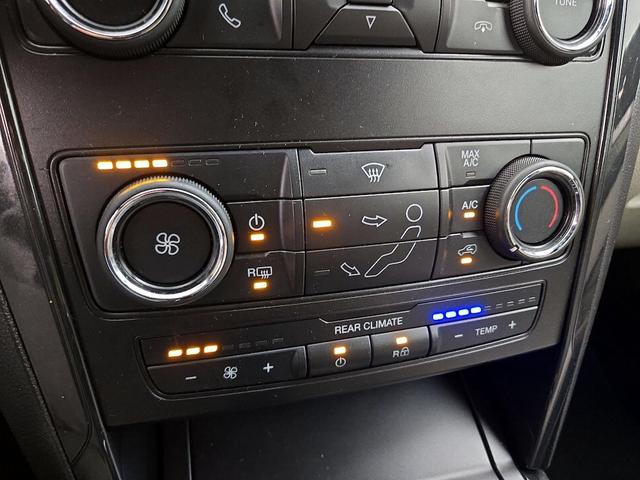 Photo of 2018 White Ford Explorer
