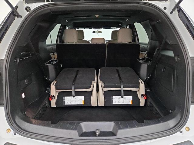 Photo of 2018 White Ford Explorer