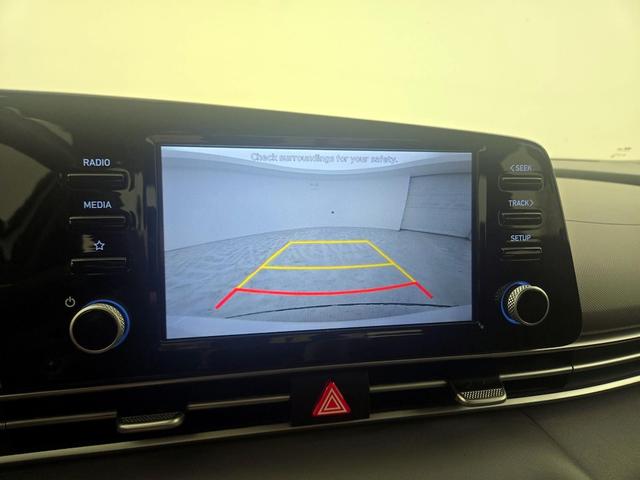 Photo of 2022 White Hyundai ELANTRA