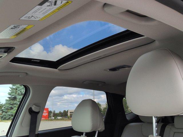 Photo of 2022 Quartz White Hyundai TUCSON