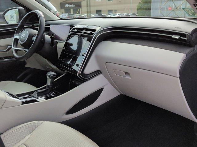 Photo of 2022 Quartz White Hyundai TUCSON