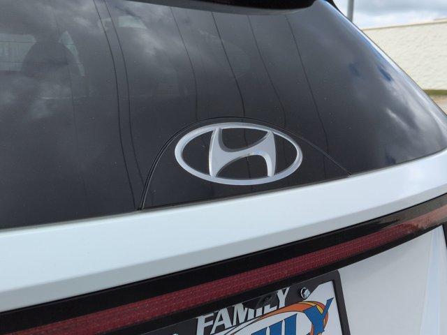 Photo of 2022 Quartz White Hyundai TUCSON
