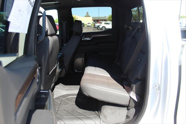 Photo of 2023 Iridescent Pearl Tricoat Chevrolet Silverado 1500