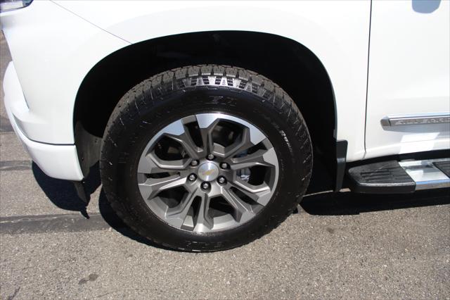 Photo of 2023 Iridescent Pearl Tricoat Chevrolet Silverado 1500