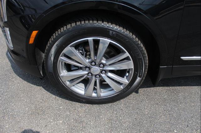 Photo of 2022 Stellar Black Metallic Cadillac XT5