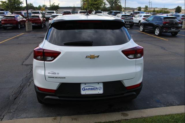 Photo of 2021 Summit White Chevrolet Trailblazer