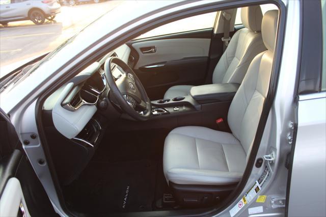 Photo of 2014 Classic Silver Metallic Toyota Avalon