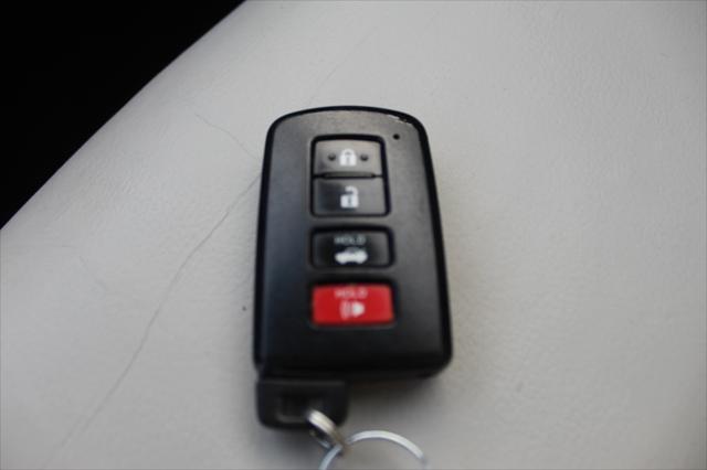 Photo of 2014 Classic Silver Metallic Toyota Avalon